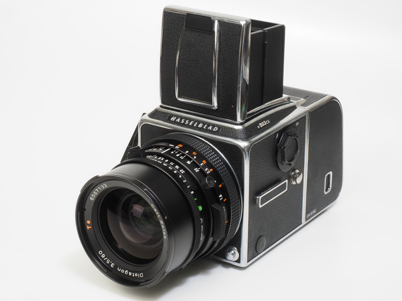 なぜかVシステムの60mmは種類が多く、F5.6やF4というレンズもありました。結果から申し上げますと実用にはなるのですがあまり感心しません。どこかピリッとこないというか、コントラストはあるのですが、細かいところまでの仔細な解像感を感じないのです。三脚を使用して慎重に撮影したものもありますが、印象が変わらずですし、フィルム時代からあまり良い印象がありませんでしたから、もっともこれは個体の問題かもしれません。機会があれば別の個体で試してみたいところです。