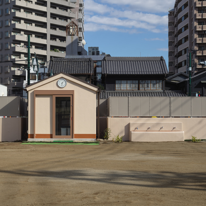 安定感のあるイメージです。この条件ならもう少しコントラストあってもいいかなとは思いますが、足りないと感じても調整は容易ですね。一見すると解像力が弱そうですが、中央の秒針の針が指している位置もわかります。<br>CFV II 50C　プラナーCF T* 80mm F2.8（F8・1/500秒）ISO 200