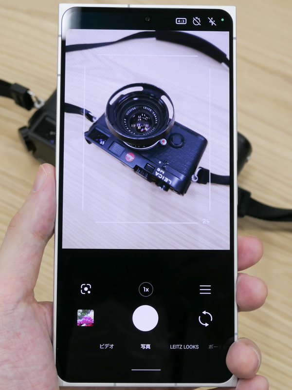 通常撮影画面。白い線（ブライトフレーム）の内側が記録される