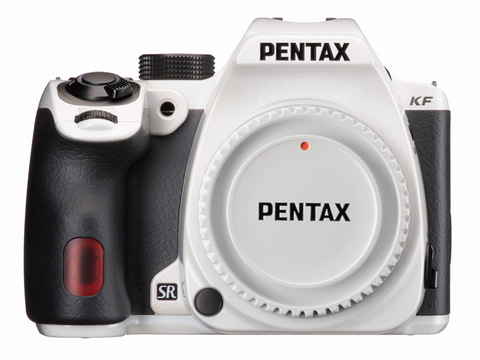 防塵防滴・耐低温-10度のAPS-C一眼レフ「PENTAX KF」。ボディ約