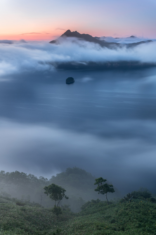 第11回弟子屈フォトコンテスト 最優秀賞　西川文彬「雲間のカムイッシュ島」