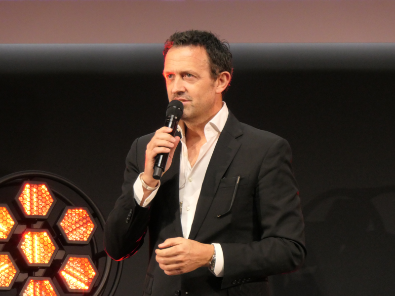 ジャズミュージシャンのティル・ブレナー氏