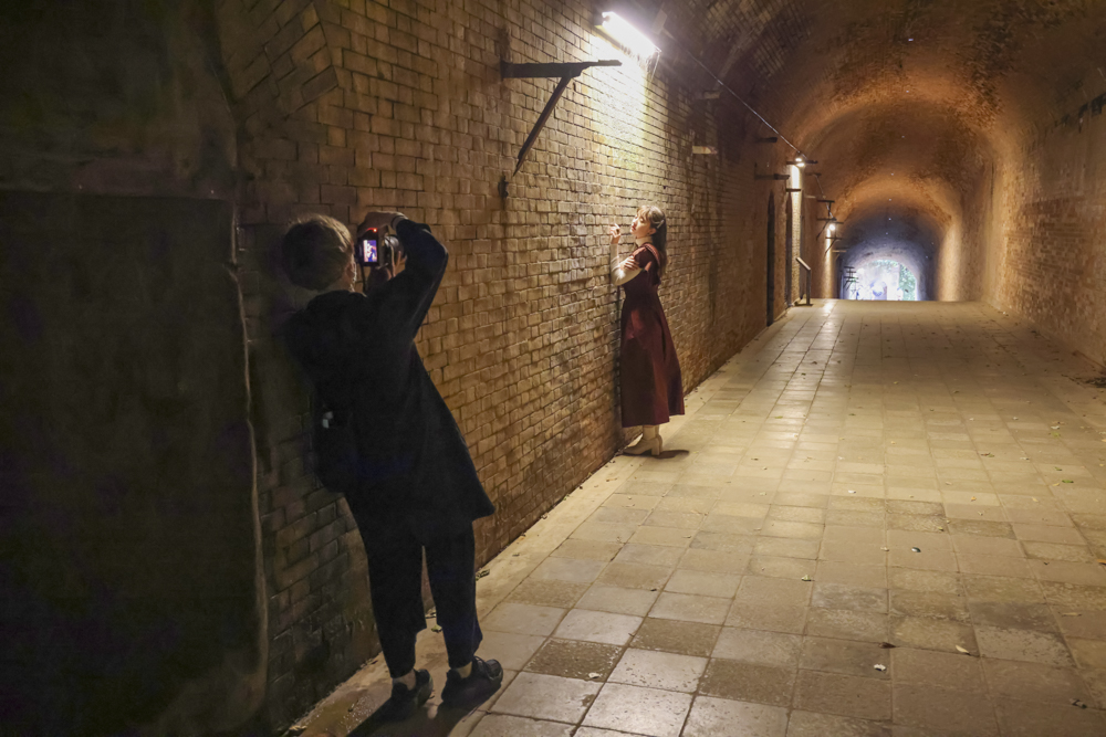 EOS R5／135mm／絞り優先AE（F1.8、1/160秒、－0.3EV）／ISO 3200／WB：オート