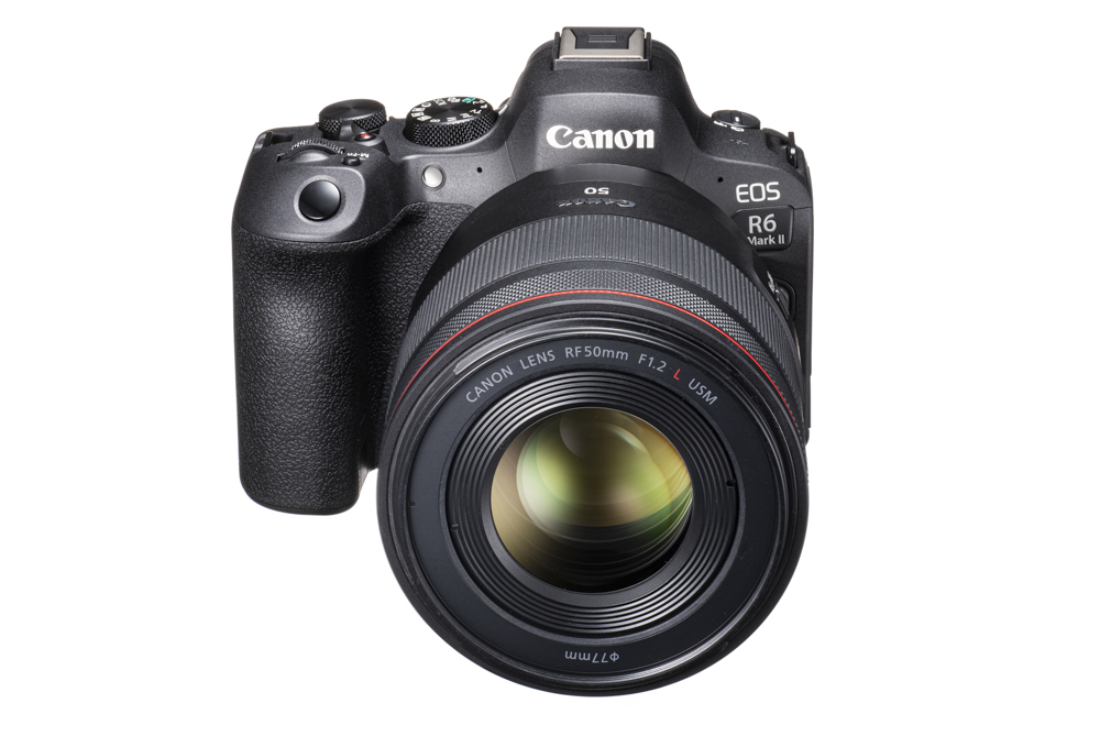 発売予定日：2022年12月中旬　予想実勢価格：39万6,000円前後<br>　<br><b>SPECIFICATION</b><br>有効画素数: 約2,420万画素<br>EVF: 0.5型/約369万ドット/約0.76倍（50mmレンズ・∞、-1m-1）<br>測距範囲: EV-6.5〜21<br>ISO感度: ISO 100〜102400<br>手ブレ補正機構: ボディ内5軸 最高約8.0段<br>シャッター速度: 1/8,000〜30秒（メカ、電子先幕）、1/16,000秒※、1/8,000〜30秒（電子）、バルブ<br>連続撮影速度: 高速連続撮影+ 約40コマ/秒（電子）、約12コマ/秒（メカ/電子先幕）<br>背面モニター: 3.0型/約162万ドット<br>使用電池: LP-E6NH／LP-E6N／LP-E6<br>外形寸法: 約138.4×98.4×88.4mm<br>質量: 約670g（バッテリー、カードを含む）<br><span class="fnt-85">※Tv/Mモード時のみ選択可能</span>