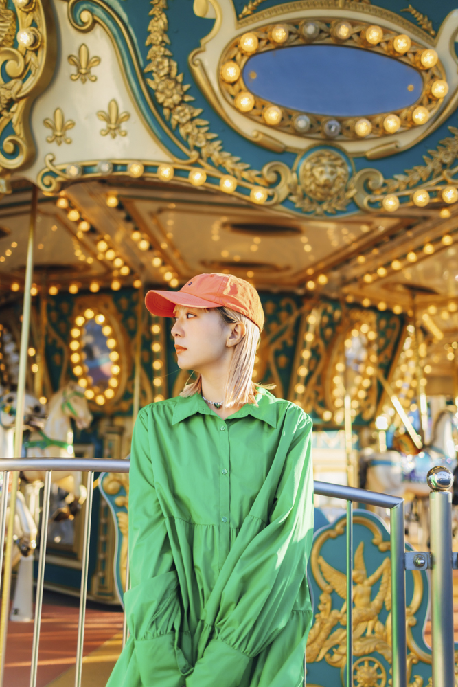 暗部までしっかり表現されているため、夕暮れでもコントラストが強くなり過ぎず、柔らかい写真に仕上げることができる<br><span class="fnt-85">RF35mm F1.8 MACRO IS STM /絞り優先AE（F1.8、1/800秒、+1.0EV）／ISO 200／WB: オート</span>