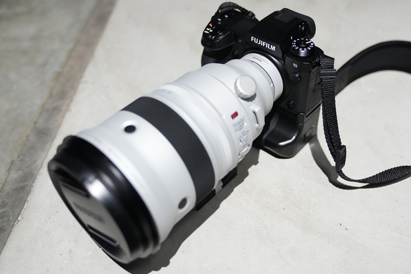 今回は撮影エリアから被写体までの距離が遠かったため「XF1.4X TC F2 WR」を取り付けた427mm F2.8相当での撮影に挑む。