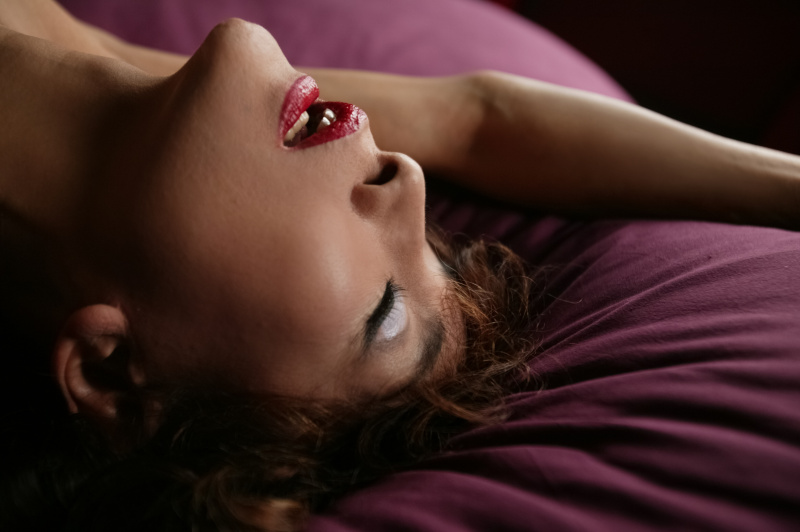 パリロケでは、これを撮ったのが最後。麻紀さんをひとり置いて、僕、助手、出版社の会長は部屋を出ました……。写真集「fortissimo」（株式会社大洋図書、2003年）