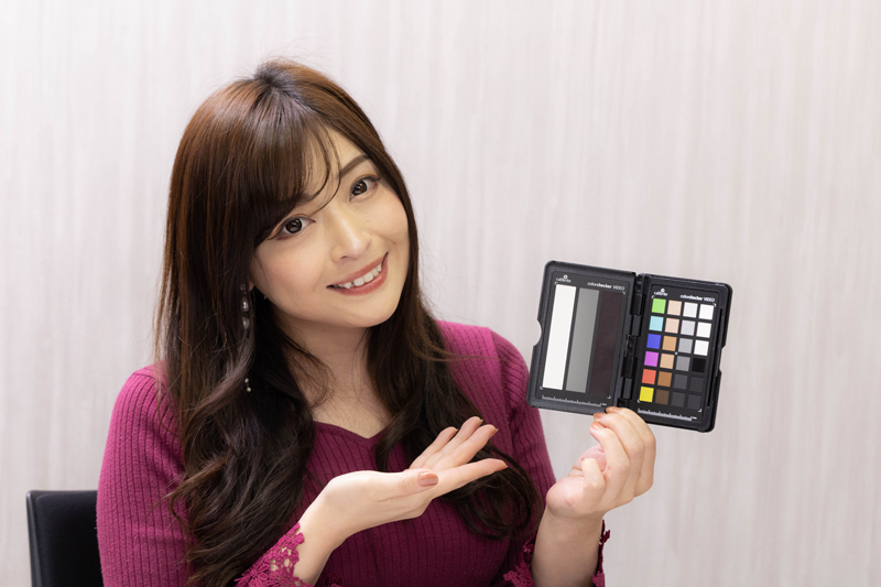 女性が片手でも軽々と持てるサイズ感