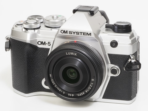 赤城耕一の「アカギカメラ」 第59回：「OM SYSTEM」OM-5で考えた