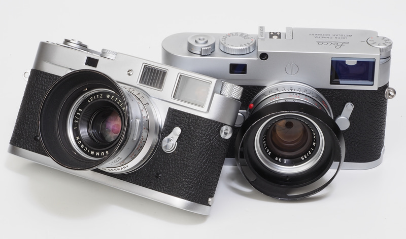 ライカM2とM10-P。両者ともにカメラ前面にはロゴがなく、ボディ上部に「Leica」の筆記体文字があります。シリアル番号の近くに小さく機種名の表記がありますが、前面からは機種名がすぐにわからないというのはけっこうすごい。筆者も間違えることあります。