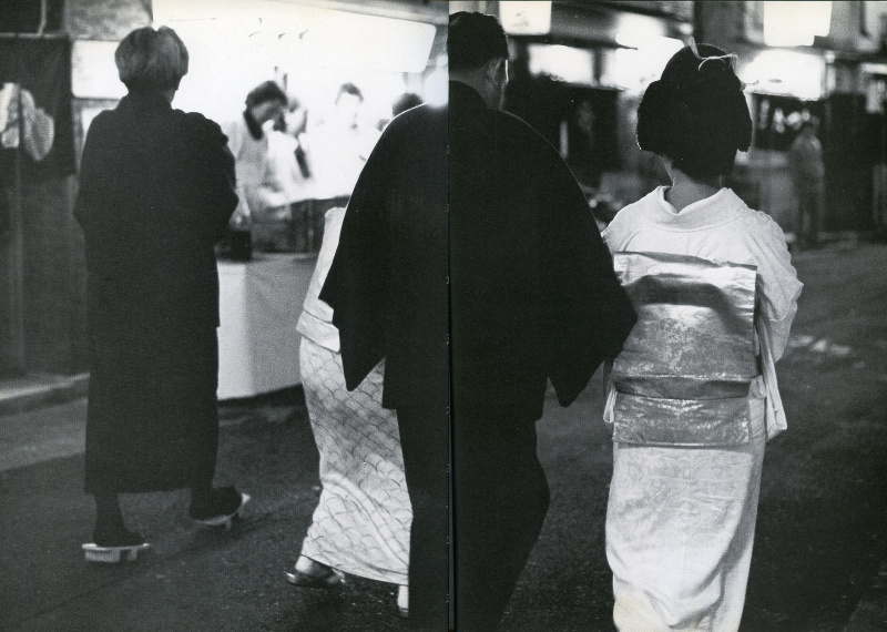 （左）村山市議からいただいた写真集「いで湯の女（ひと）」（撮影：宮寺三朗）。（右）宮寺三朗写真集「いで湯の女」よりスキャン