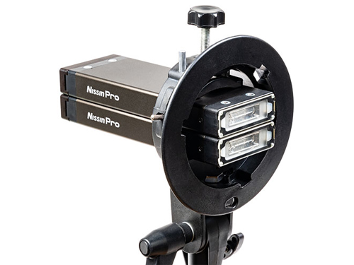 2台使用時は市販のS型ブラケットに装着可能。1台でもMG-X プロテクトケースを使用することで装着できる