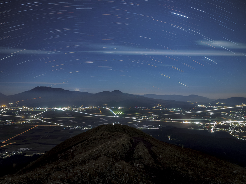 <span class="fnt-85">M.ZUIKO DIGITAL ED 12-40mm F2.8 PRO ／12mm（24mm相当）／マニュアル露出（F2.8、10秒）／ISO 640／WB：オート／ライブコンポジット</span>