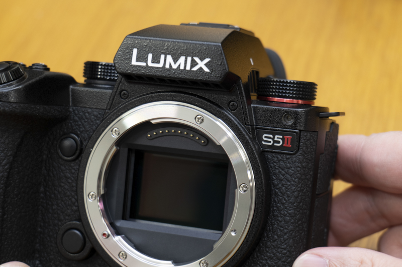 アクティブ I.S.は電子式ではないので画角が狭くならない