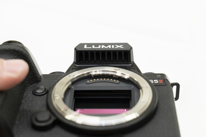 吸気口はペンタ部先端の底面にある