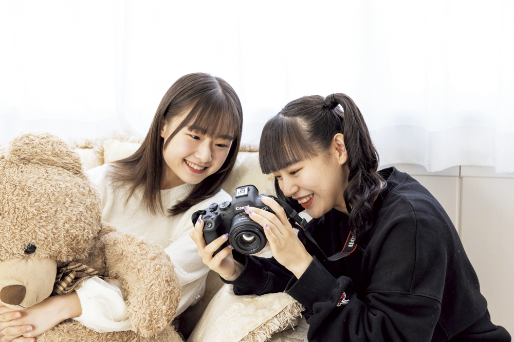 ゆめみー「いつもはEF50mm F1.8 STMを使っているんだけど、APS-Cの50mmと、フルサイズでは描写が 全然違うのよ〜！」　あみた「ふるさいずってすごいのかな……」
