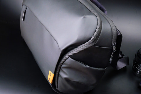 ミニレポート：パカッと開く収納口でレンズ交換も容易に…コンパクトで