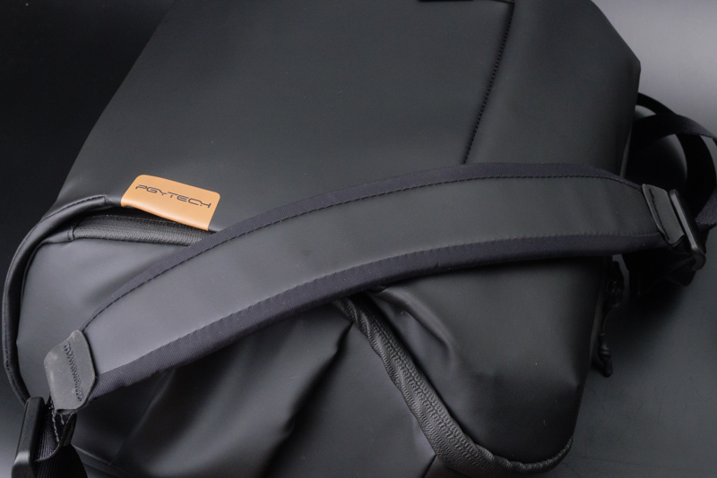 ストラップは可もなく不可もないという感じ