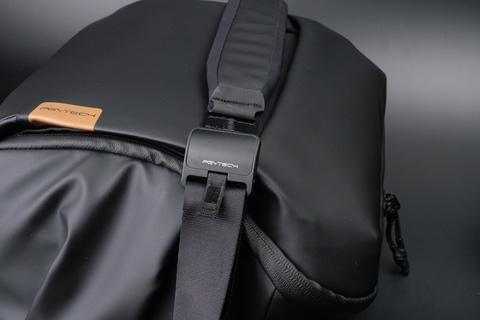 ミニレポート：パカッと開く収納口でレンズ交換も容易に…コンパクトで