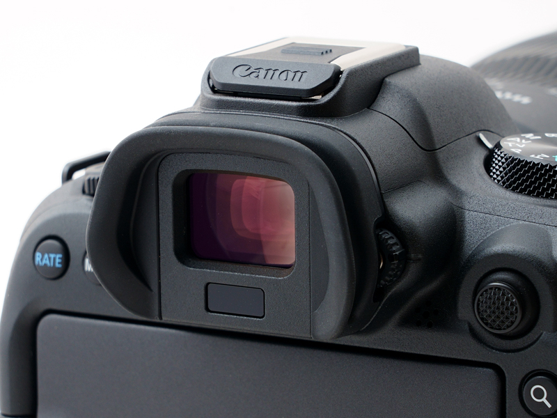ファインダーは、視野率100％、約369万ドット、約0.76倍と、これも「EOS R6」から変更はありません。