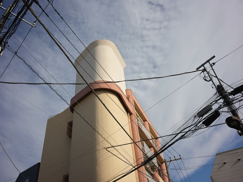 ディテール再現がどうのというより、画像から凄みみたいなものを感じるのは高解像度かつレンズの性能が高いからでしょうか。あえて周辺光量補正をオフにして、周辺からイメージが逃げてしまうのを防いでみました。<br>X2D 100C　XCD 2,5/38V（F9・1/2,000秒）ISO 400