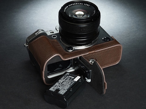 コロンビアレザー使用の「FUJIFILM X-T5用」カメラケース - デジカメ Watch