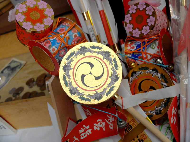 マクロモードにして撮影。中央が極端に明るく、露出や階調の繋がりなど、どこか破綻するかとみていたのですが、問題のない描写をしますねえ。<br>FUJIFILM X20（F2.8・1/800秒）ISO 400　13.7mm