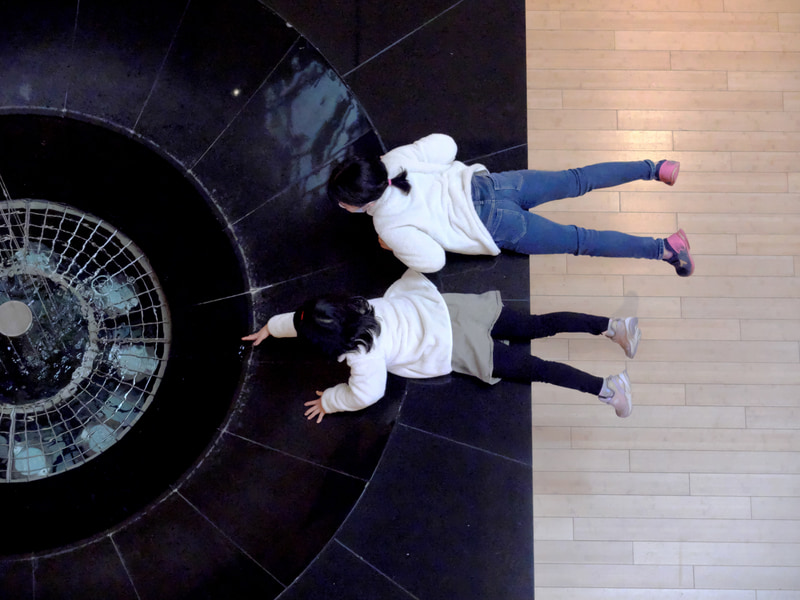 室内なので、感度をISO 1600に上げました。ノイズを感じさせず、十分に実用になる素晴らしさ。このあたりはさすがです、本当に。<br>FUJIFILM X20（F2.8・1/350秒）ISO 1600　21mm