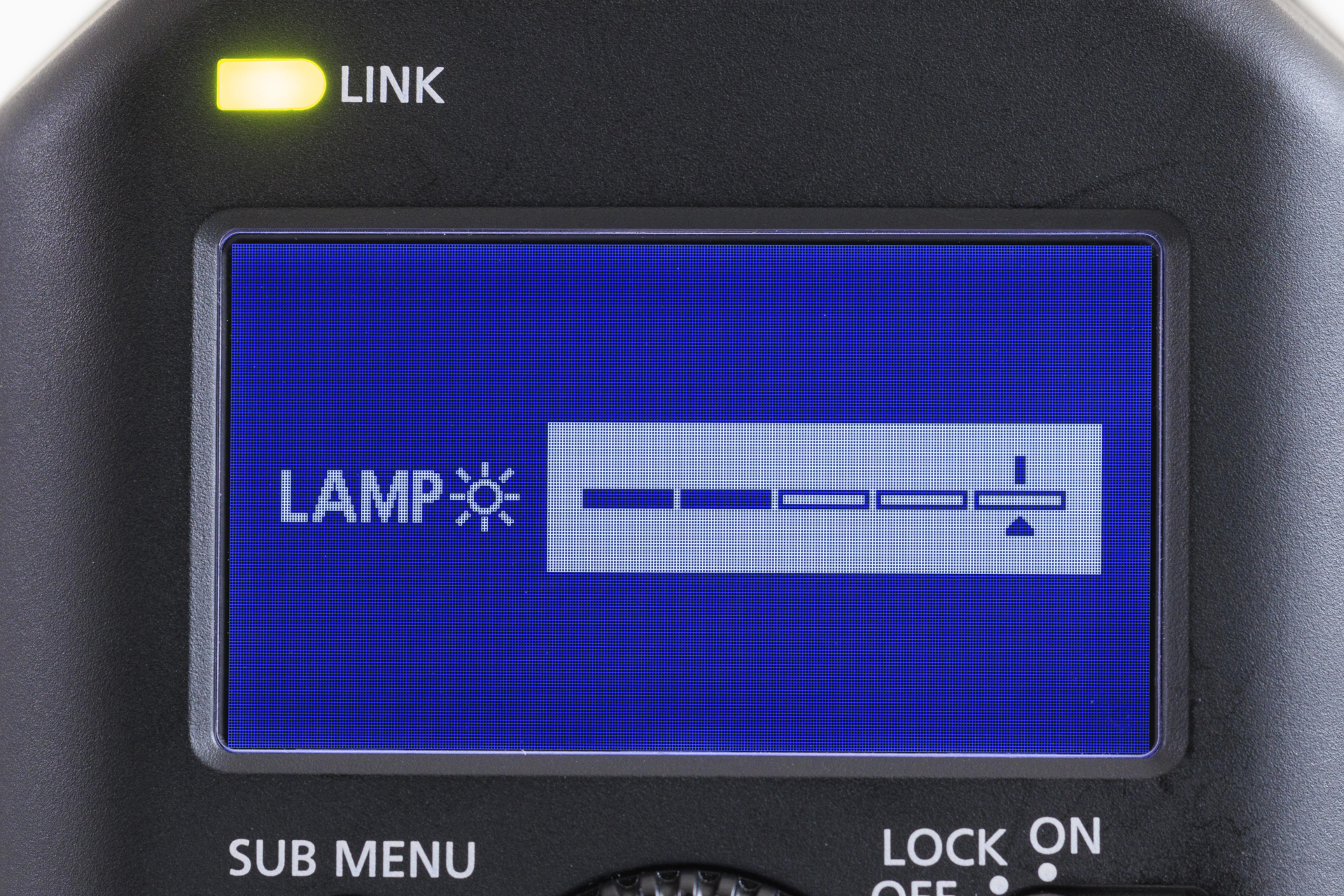 ちなみに、モデリングランプの光量は調整できる。「SUB MENU」から設定する