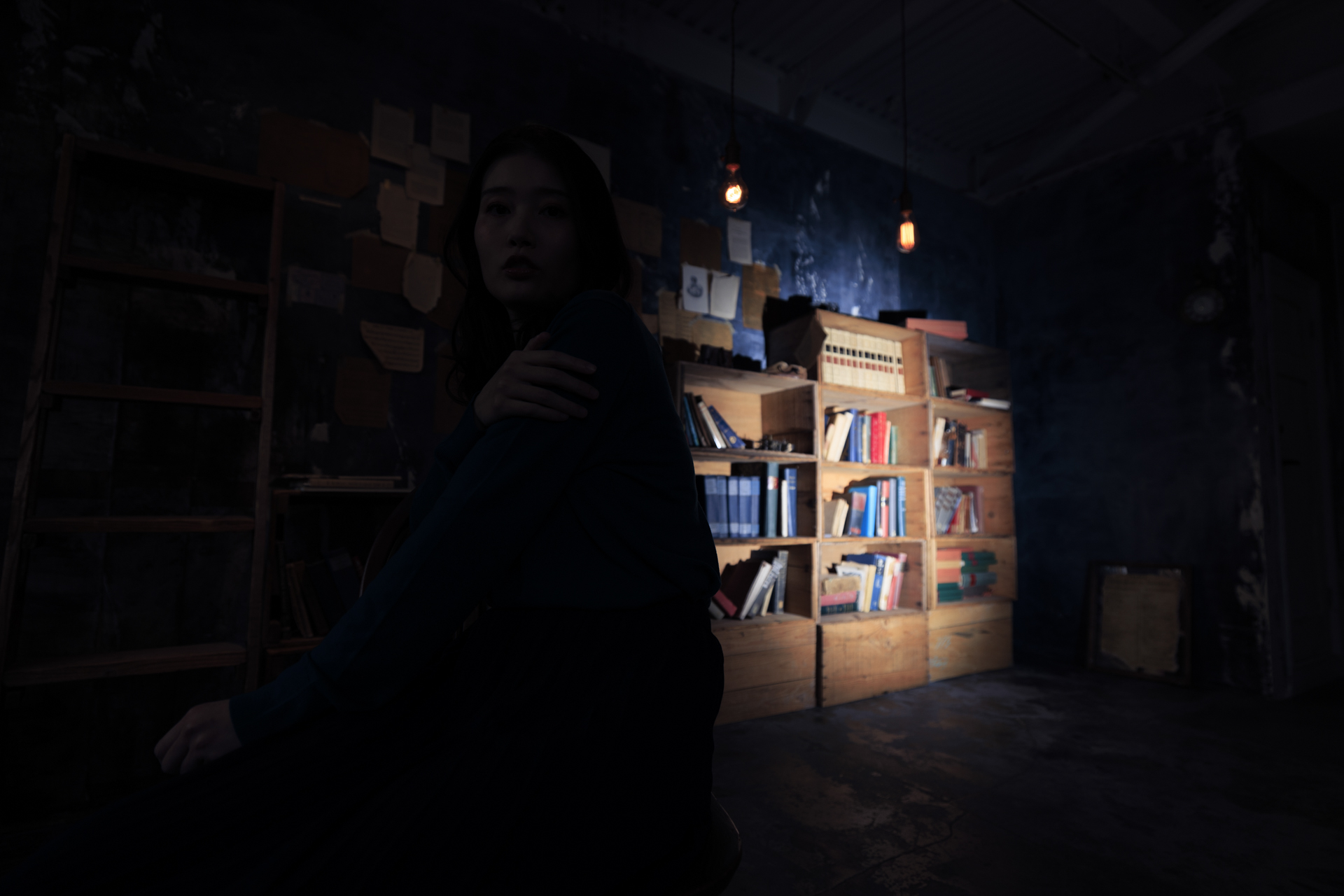 背後のライトのみ