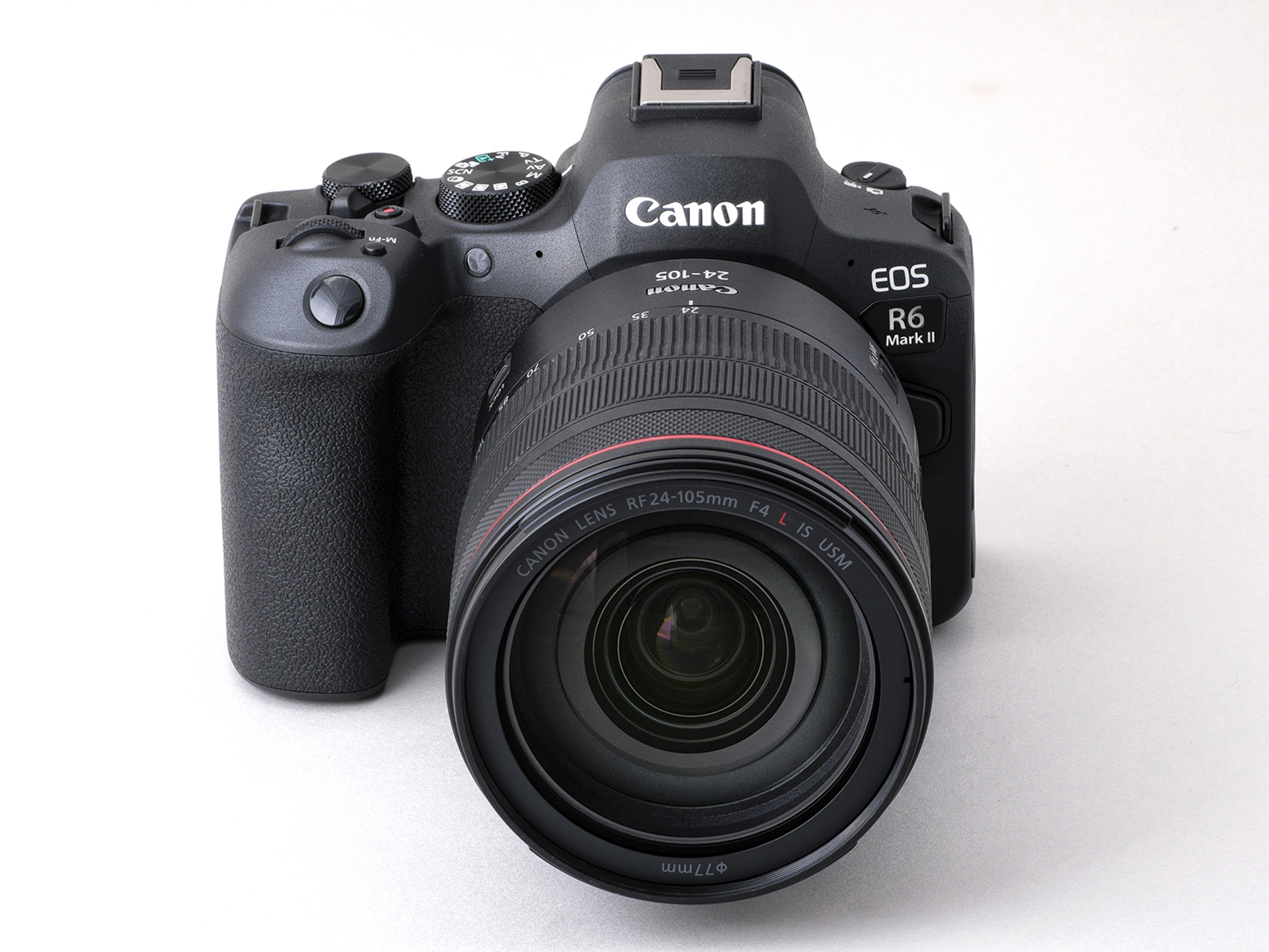 EOS R6 Mark II。装着レンズはRF24-70mm F2.8 L IS USM