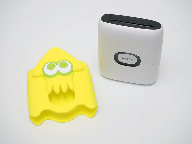 イカの形をした専用のシリコンケースが付属している