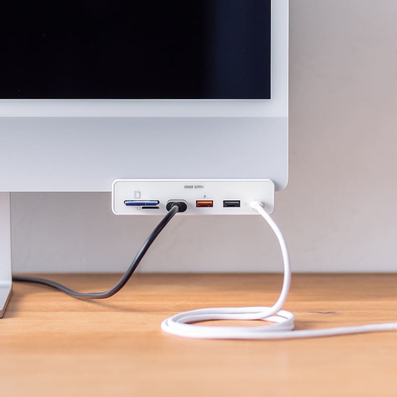 24インチiMacの右下と一体化