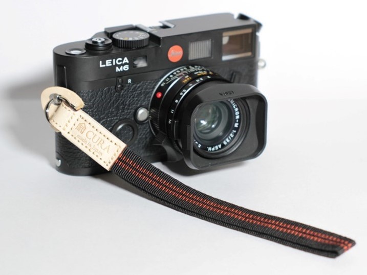 ハンドストラップ（ブラック×レッド）