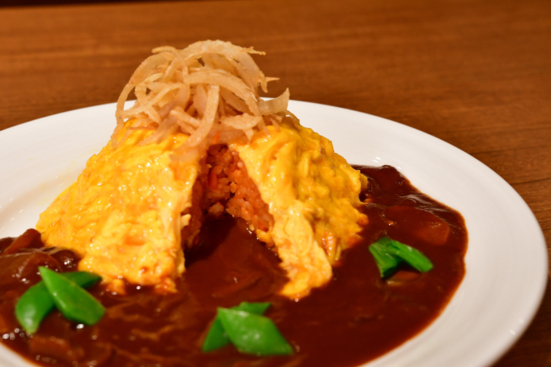 デパート山形屋「マグマオムライス」