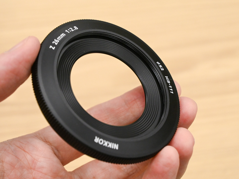 レンズフード。単品価格は税込2,400円