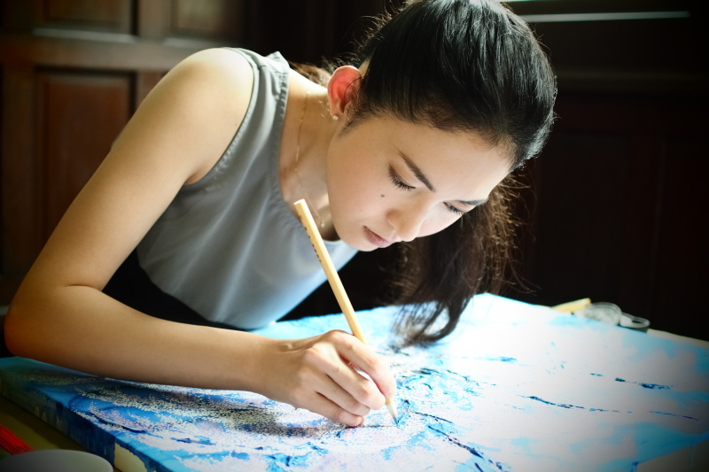 当時はオリンパスのアートフィルター「トイフォトI」にピンホール効果の組み合わせで撮ることも多かった。色味やコントラストで主役がグッと引き立つ。OLYMPUS OM-D E-M1 / M.ZUIKO DIGITAL 25mm F1.8 / 絞り優先AE（F1.8・1/40秒・＋0.7EV）/ ISO 640