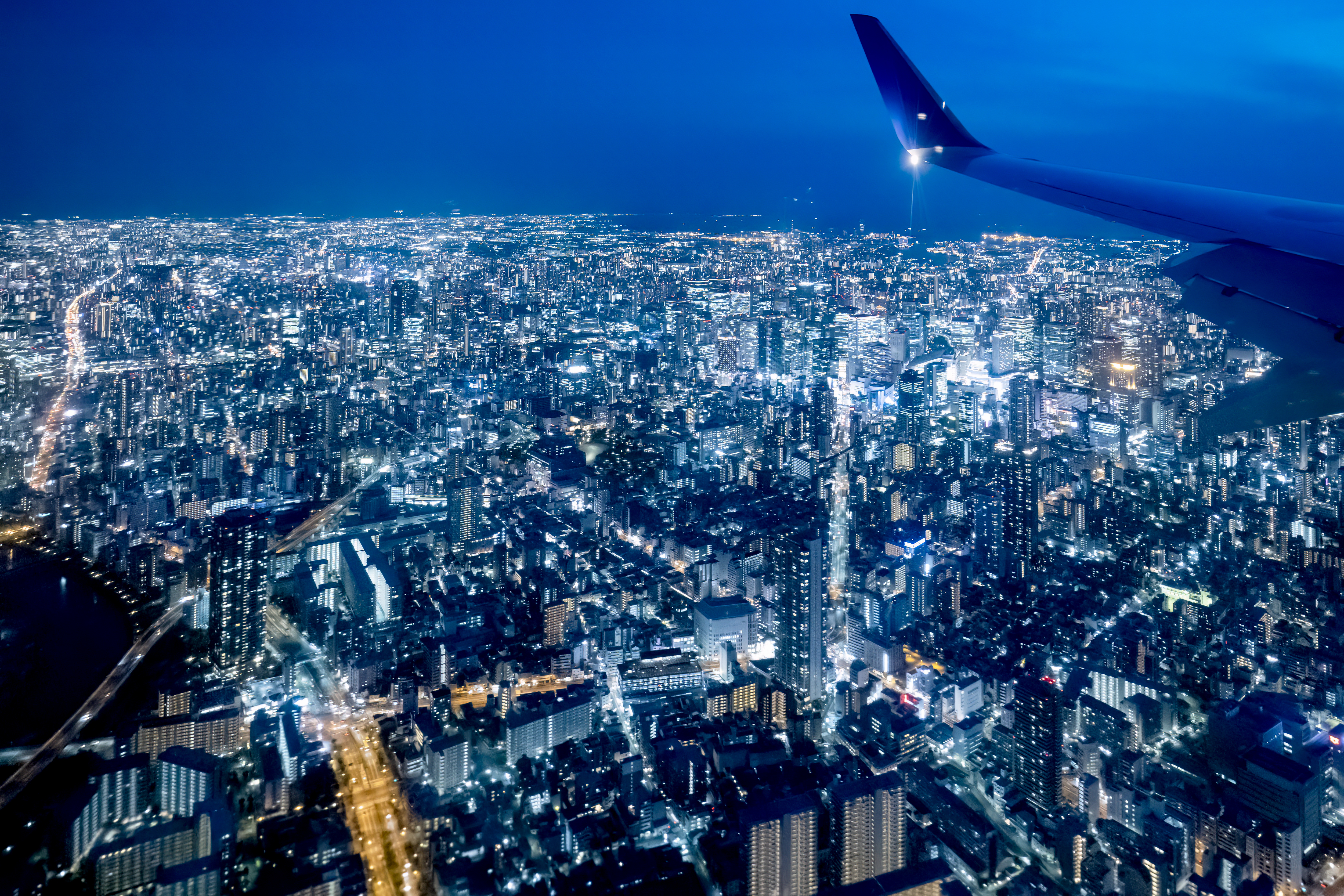 EOS R6 Mark II／RF15-30mm F4.5-6.3 IS STM（21mm）／絞り優先AE（1/50秒・F2.8・-1.0EV）／ISO 6400／WB：マニュアル