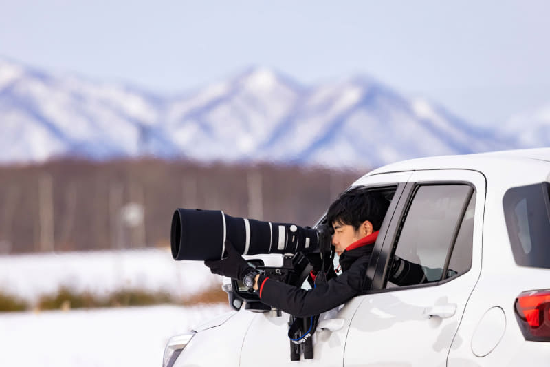 望遠ズームを載せていても安定し、ビデオ雲台のBV-15と組み合わせるとファインダーをのぞいた状態でのアングル調整もやりやすい
