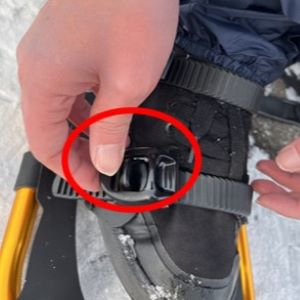 バンドはアジャスターを引くと少しずつ締まる