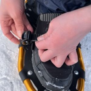 バンドはアジャスターを引くと少しずつ締まる