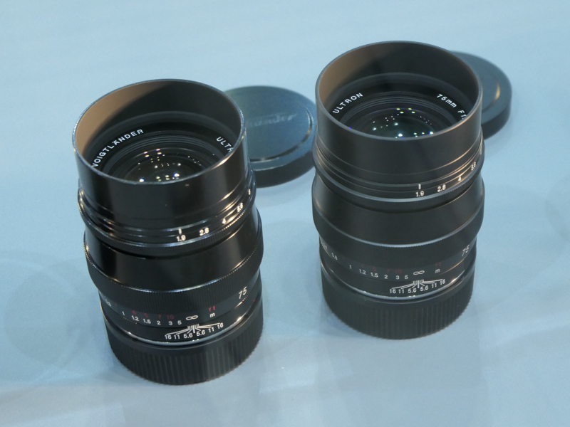 ライカM用の「ULTRON 75mm F1.9 VM」は、シングルコート版も用意した中望遠レンズ。クラシカルなブラックペイントと、モダンなマットブラックペイントが用意されており、質感の違いを確かめておく必要がある