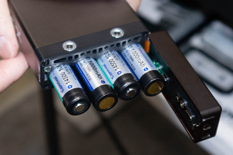 バッテリーは14500型リチウムイオン充電池