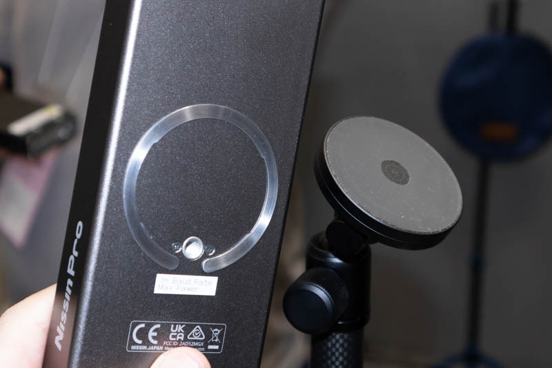 マグネットで雲台に付けられるようにしたもの