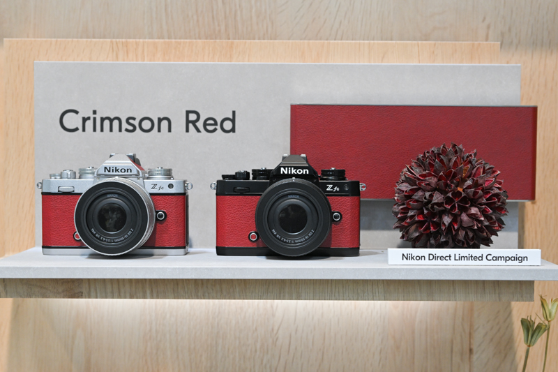 ニコンダイレクト限定「クリムゾンレッド」