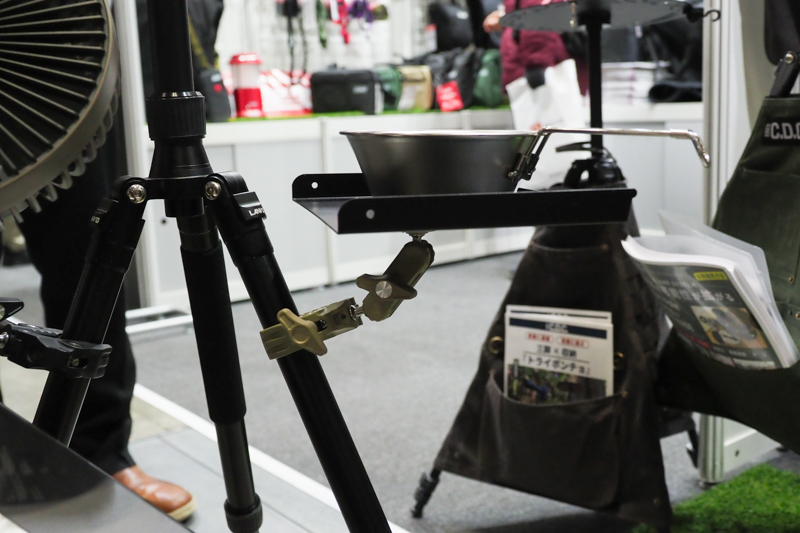 こうした物置スペースは、撮影時にもスマートフォンをおいておけるなどの利便性があるという