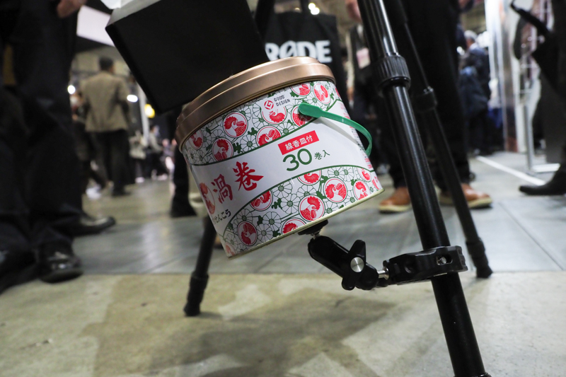 こうした物置スペースは、撮影時にもスマートフォンをおいておけるなどの利便性があるという