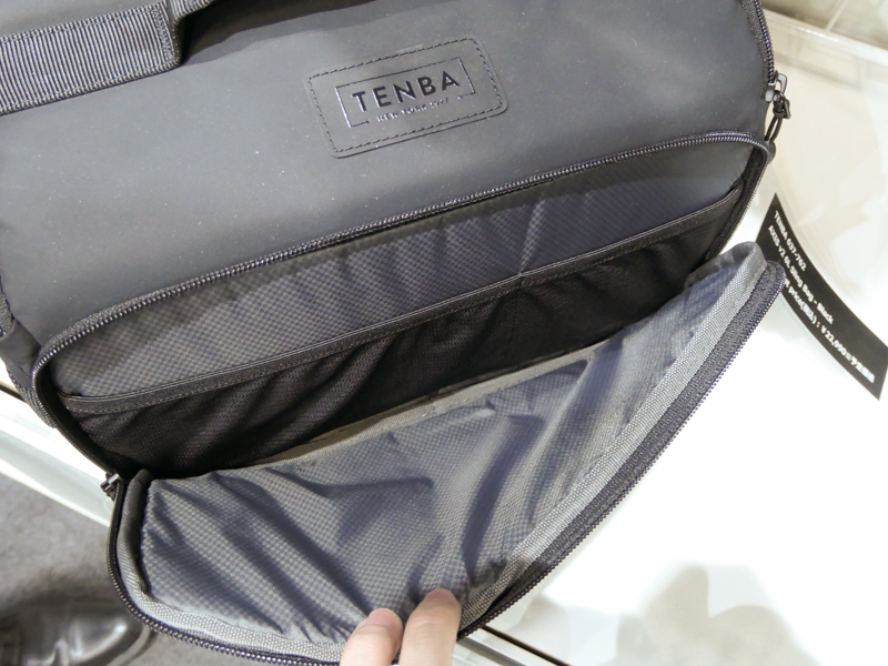 フロントポケット