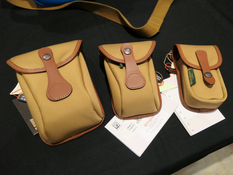 カメラバッグの側面に取り付けるポーチ