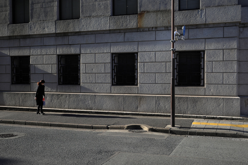 好きな40mmの画角がそのまま生かせるのかな、という意味ではやはりフルサイズは必要なのか、とも思いますけどね。同じレンズでも間違いなくEOS一眼レフで撮るより画質向上している印象ですね。個人の感想です。<br>EOS R6 Mark II／EF40mm F2.8 STM／プログラムAE（F8・1/500秒）／ISO400